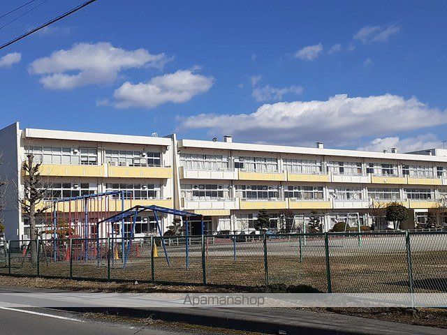 小学校　宍戸小学校（小学校）まで1708m