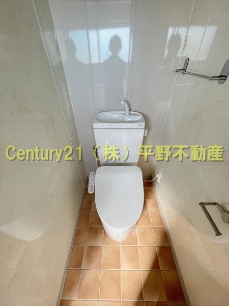 トイレ　押入れタイプの収納です！