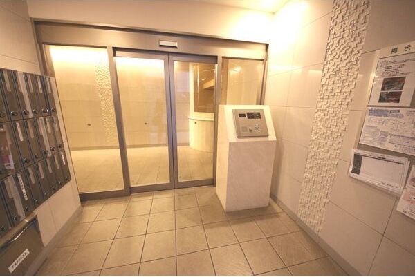 エントランス　名古屋で一番初期費用の安い賃貸専門の不動産会社です(^^)