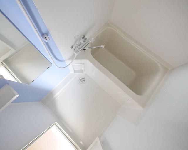 バス・シャワールーム　※階により建具の色等変更ございます。現況優先