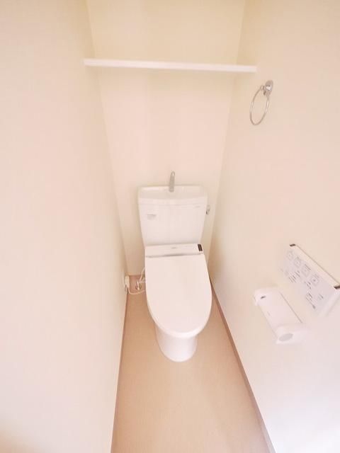 トイレ　※階により建具の色等変更ございます。現況優先
