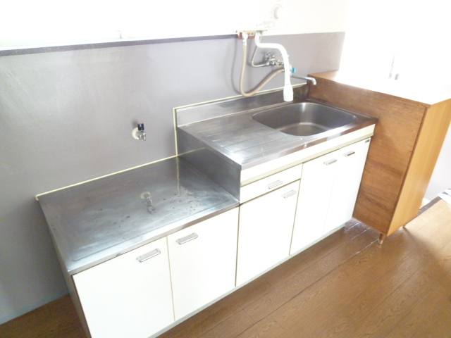 キッチン　別室参考写真　瞬間湯沸かし器は設備ではありません