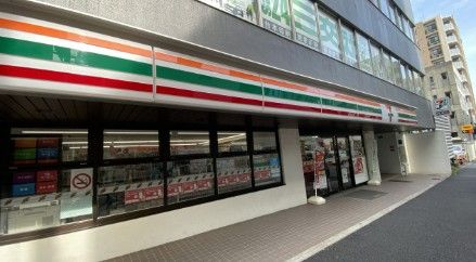 コンビニ　セブンイレブン 市谷砂土原町店（コンビニ）まで303m