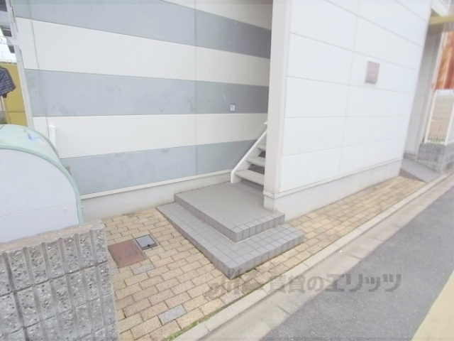 レオパレス万里小路の外観写真