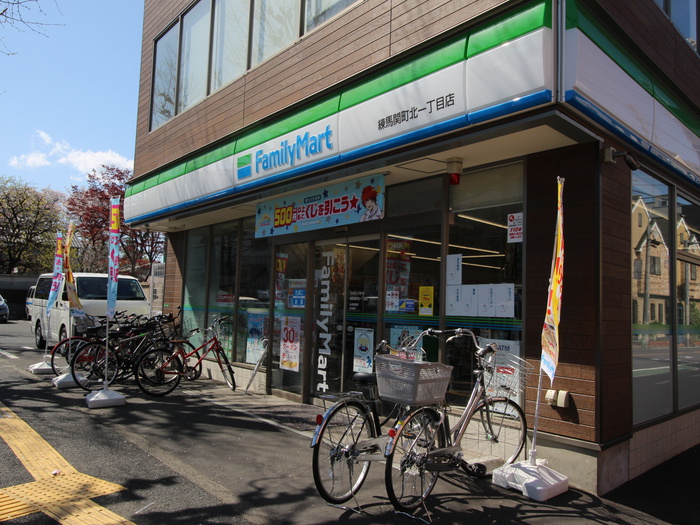 コンビニ　ファミリーマート（コンビニ）まで60m