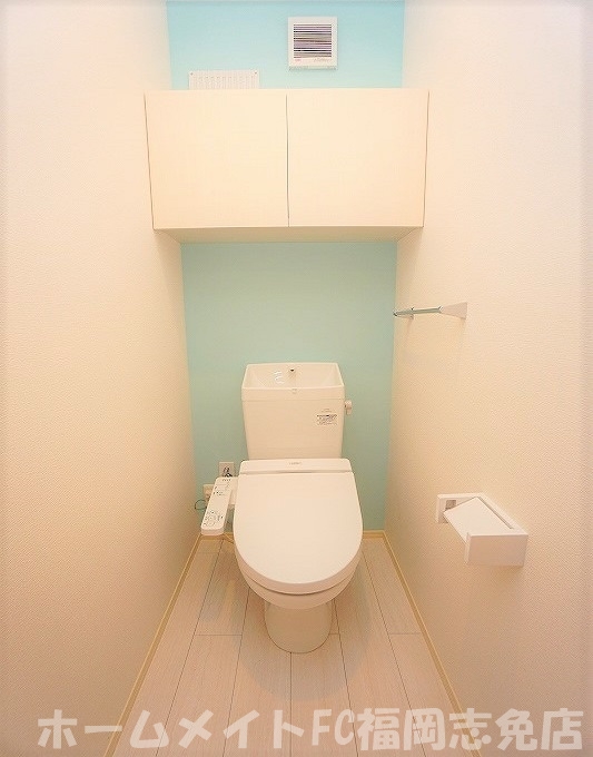 ＪＲ香椎線 酒殿駅 3階建 築9年のトイレ写真