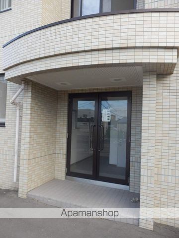 ＪＲ札沼線 太平駅 バス乗車時間：15分 最寄りバス停で下車 徒歩2分 3階建 築24年の外観写真