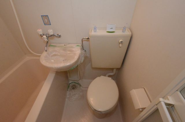 トイレ　浴室内にトイレがあります♪
