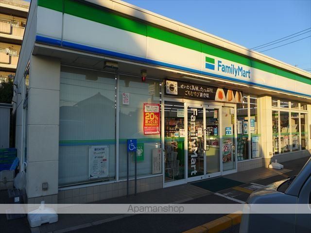 コンビニ　ファミリーマート（コンビニ）まで1121m