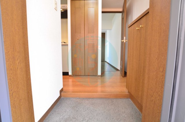 玄関　玄関からお部屋に向けて