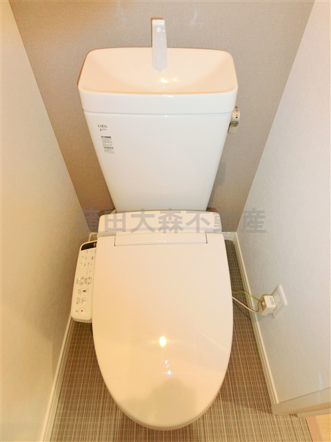 トイレ　温水洗浄便座付きのトイレ