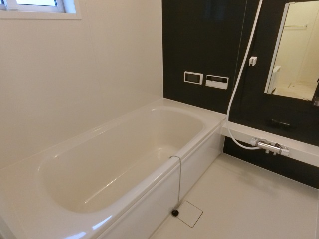 バス・シャワールーム　追い焚き付きで経済的です