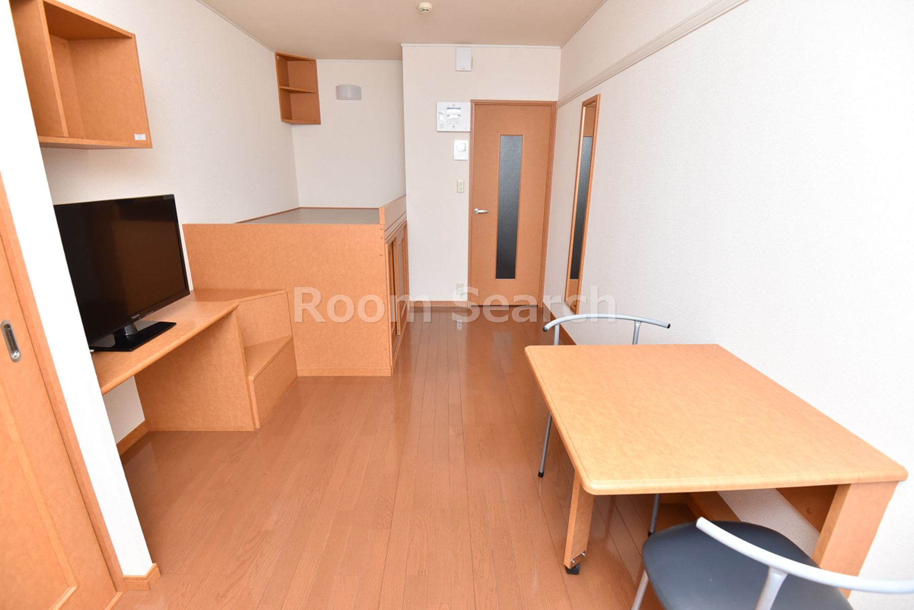 居室・リビング　テレビ、姿見鏡、ベット下収納