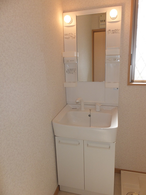 洗面設備　照明付洗面台