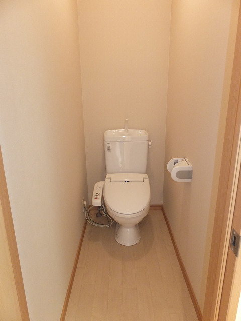 トイレ　温水洗浄便座