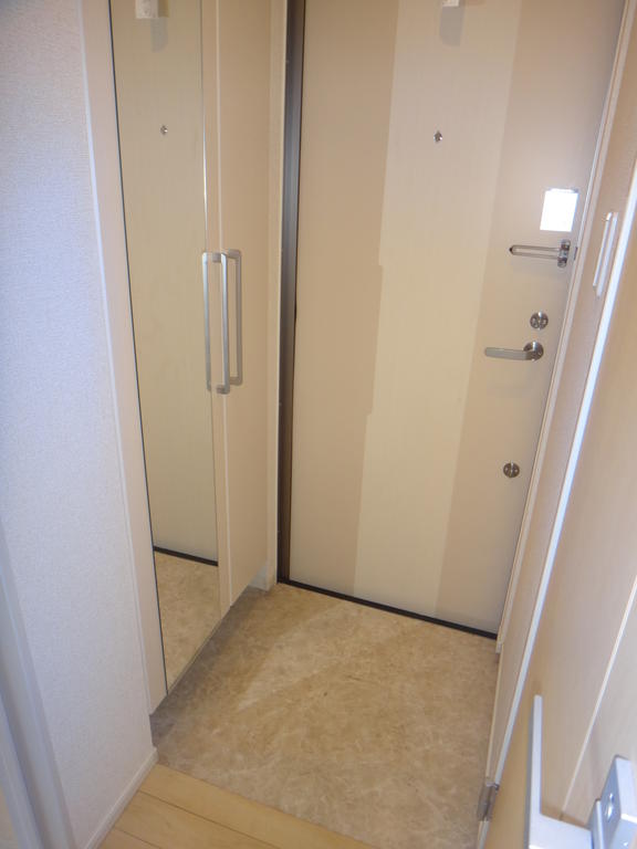 ＪＲ山陽本線 大竹駅 徒歩12分 3階建 築9年の玄関写真