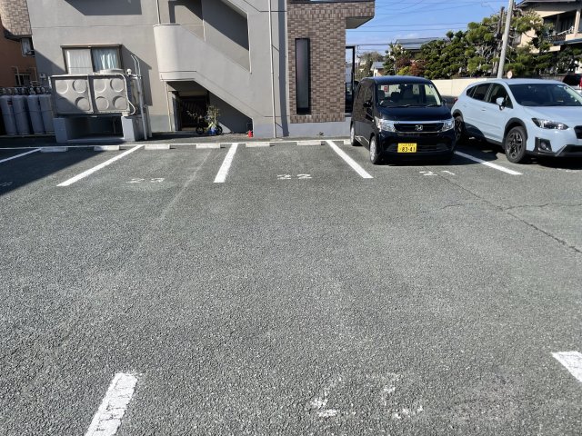 【レ・アールSAGAEの駐車場】