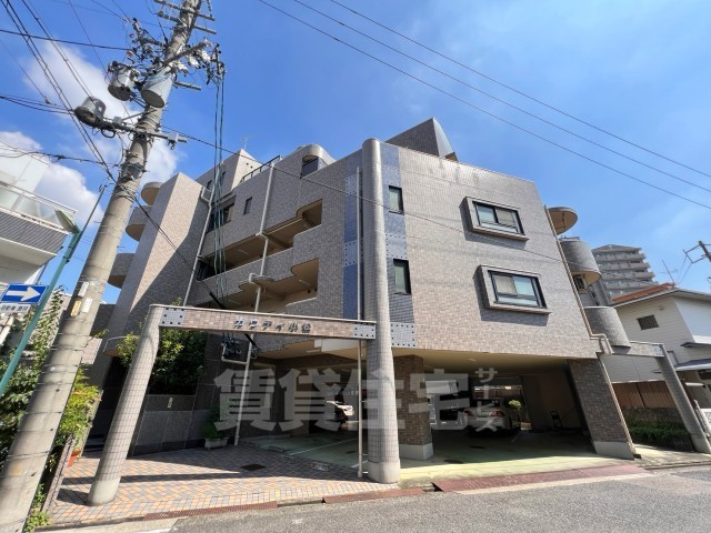 名古屋市千種区小松町のマンションの建物外観