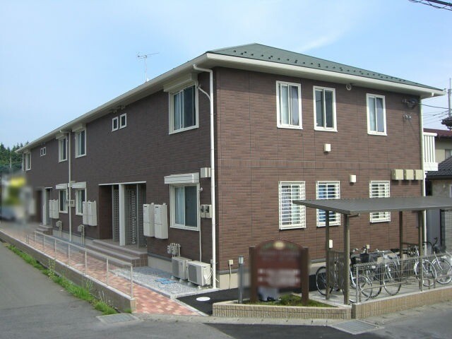 宇都宮市上野町のアパートの建物外観