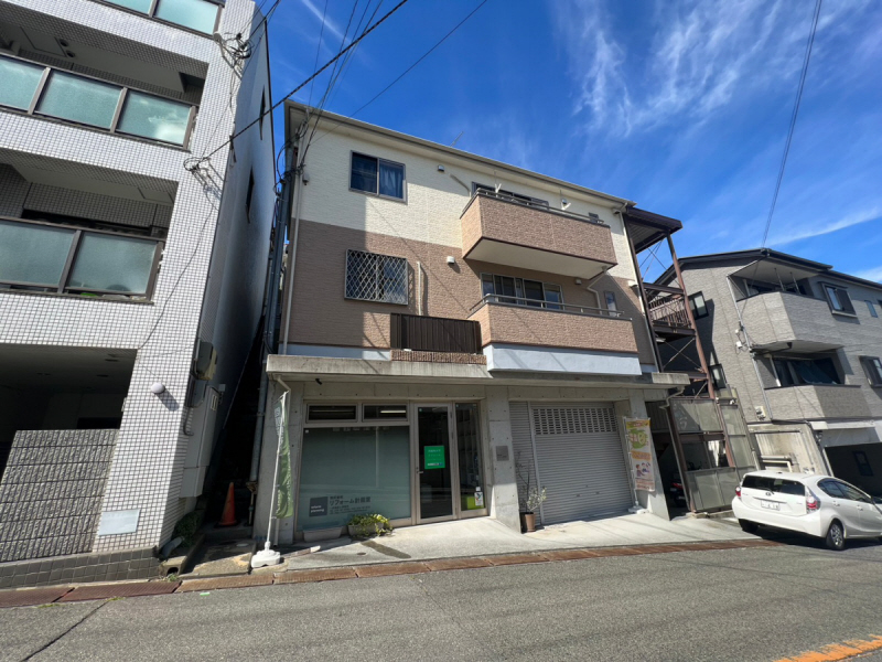 神戸市須磨区南落合のアパートの建物外観