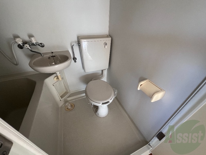 トイレ　トイレはこちらです。シンプルな作りですね。
