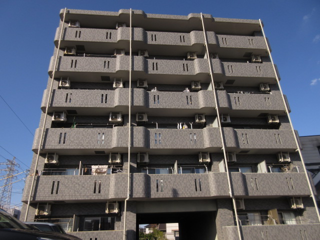 建物外観　南向き日当たり良好です
