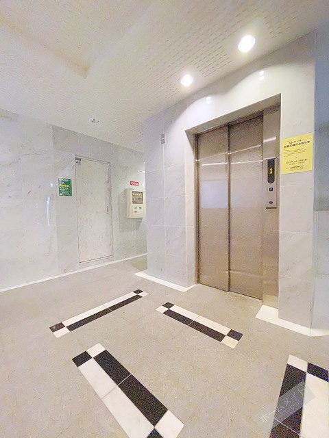 エントランス　エレベーター付き♪