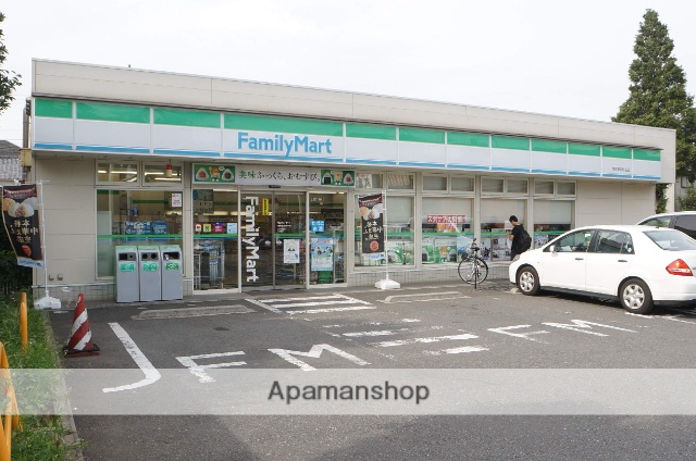 コンビニ　ファミリーマート（コンビニ）まで924m