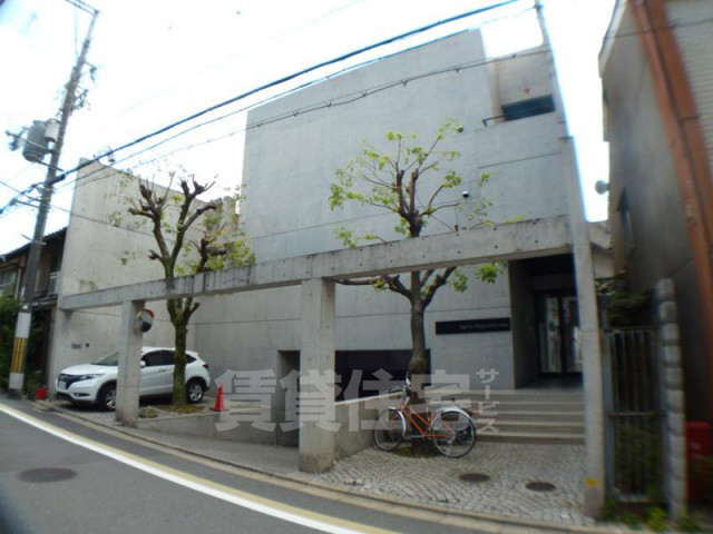 京都市東山区弓矢町のマンションの建物外観