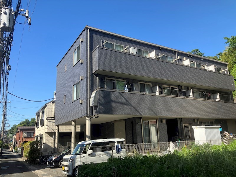 横須賀市鷹取のマンションの建物外観