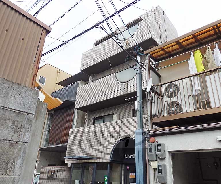 京都市下京区下魚棚４丁目のマンションの建物外観