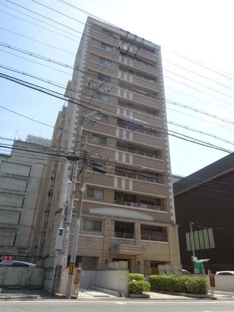 エステムプラザ京都烏丸三条の建物外観