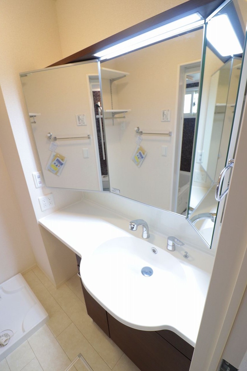 洗面設備　※同物件、別部屋の写真です。
