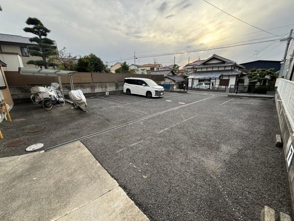 【ラ・カルム・シャボーの駐車場】
