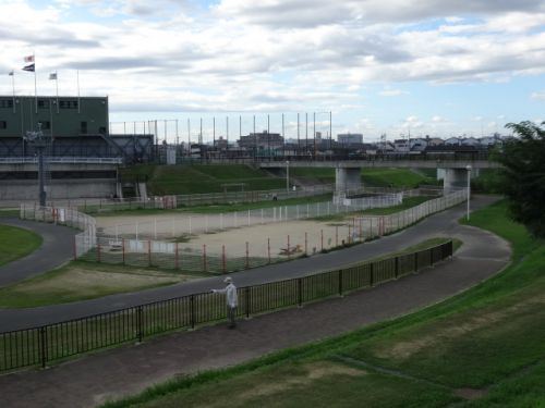 【東大阪市若草町のマンションの公園】