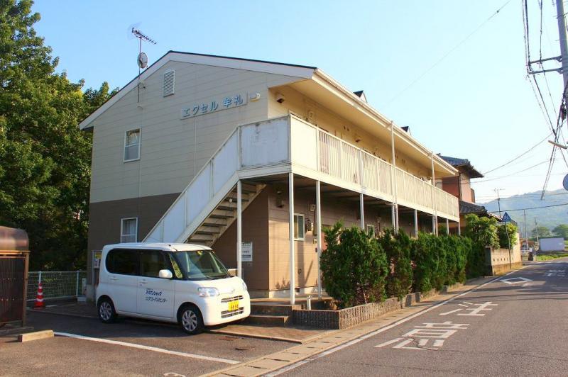 高松市牟礼町大町のアパートの建物外観