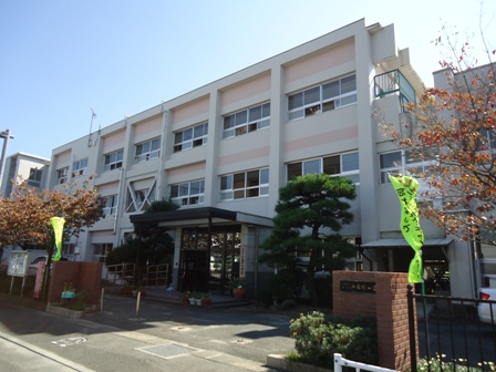 小学校　久留米市立小森野小学校（小学校）まで591m