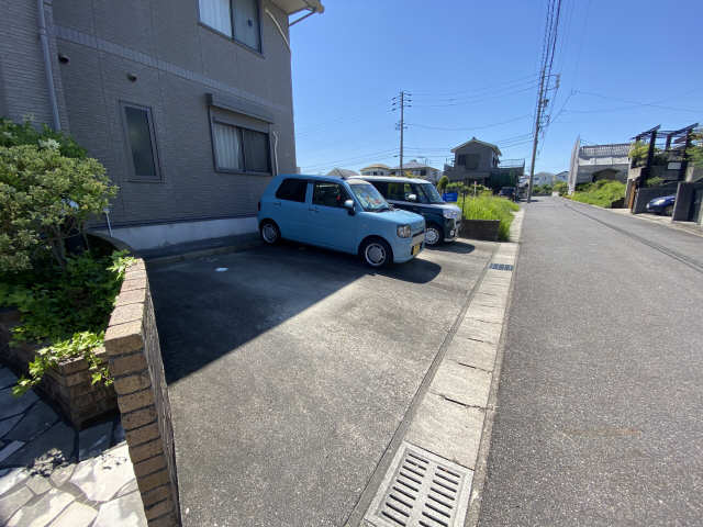 【アンソレイユＮ．Ｙ　Ａ棟の駐車場】