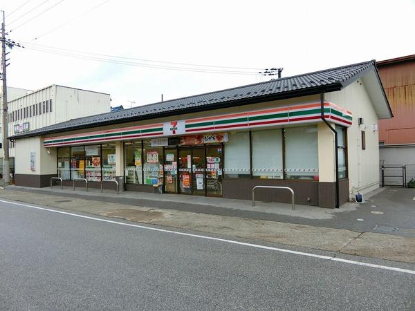 【彦根市馬場のアパートのコンビニ】