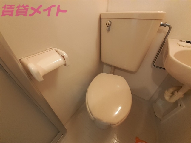 【いなべ市大安町宇賀のアパートのトイレ】