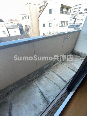 バルコニー　開放的で明るい空間を演出してくれるバルコニーです