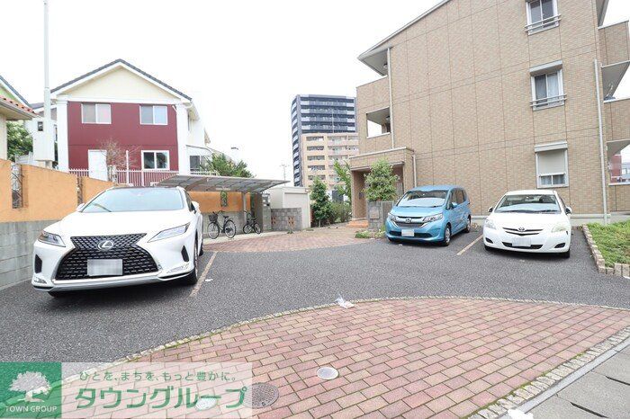 【流山市前平井のアパートの駐車場】