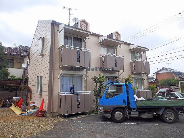 【岐阜市茜部大野のアパートの建物外観】