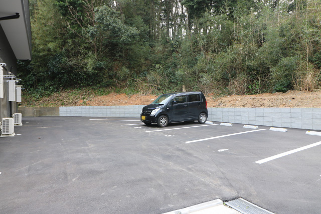 【Ｌｅａｆ　九大学研都市の駐車場】