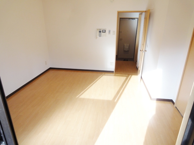 居室・リビング　写真は別号室のものです。