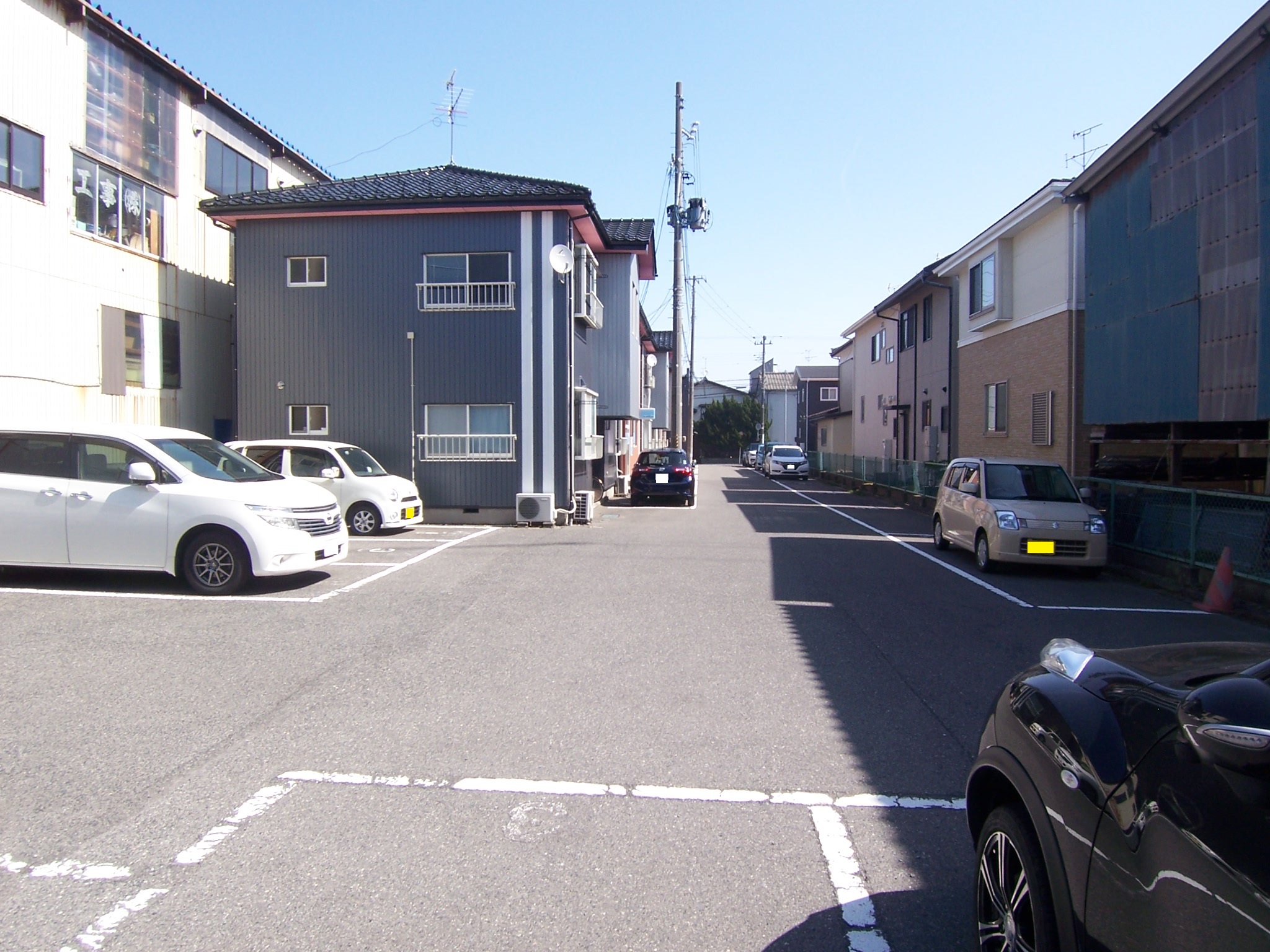 【麻衣ハウスCの駐車場】