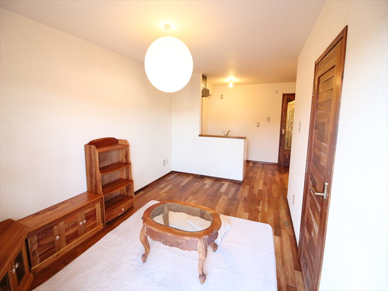 居室・リビング　リビング：床フローリング・照明＆エアコン・無料レンタル家具付