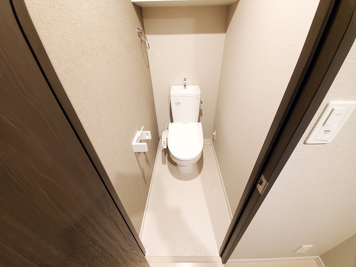 トイレ　※写真は同型タイプ、現況優先。