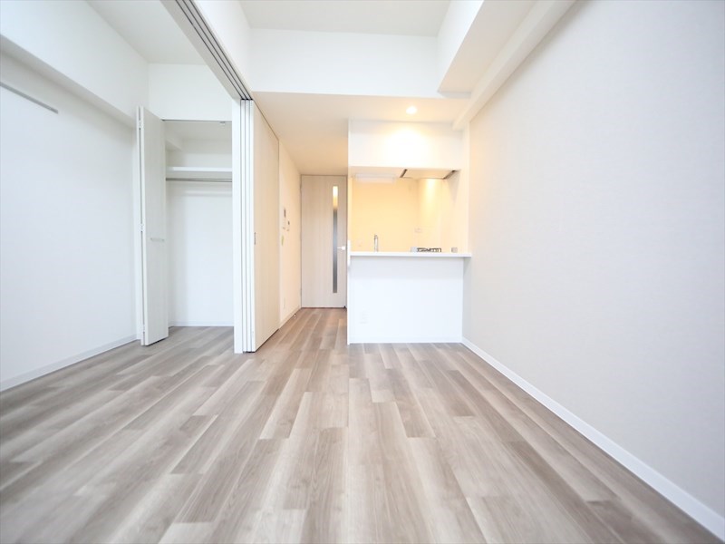 居室・リビング　ＤＫ6.6帖　洋室3.7帖　つなげても仕切っても使えます