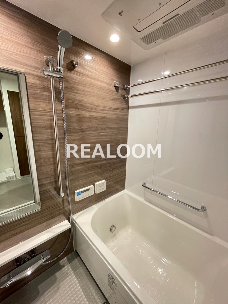 バス・シャワールーム　別フロアの同タイプ参考写真の為、フロアカラー等が異なる場合が